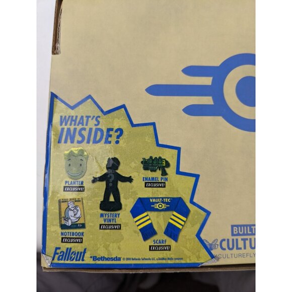Fallout Culturefly Collector's Crate 2018 Scarf Planter Glass Socks & More - Picture 15 of 16